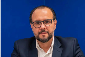 Dr. Gustavo Campana